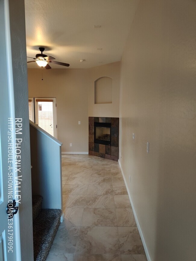 Building Photo - 3x2.5 Central Phx Gated Community Townhome...