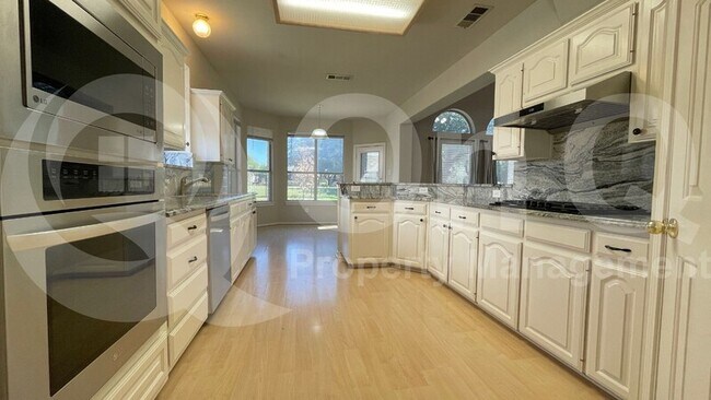 Foto del edificio - 5212 Lakeland Dr