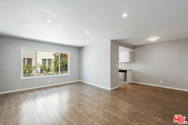 Building Photo - 206 N St Andrews Pl
