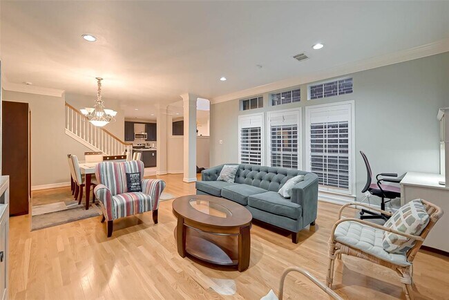 First floor living space - 218 Bremond St