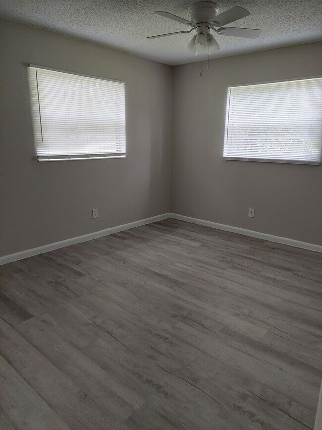 Dormitorio #1 - 653 Bonnie Ln