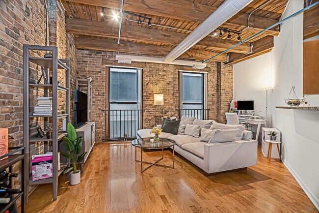 Foto del edificio - 225 W Huron St