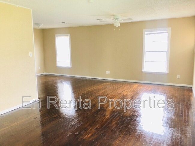 Foto del edificio - 6037 Graham St