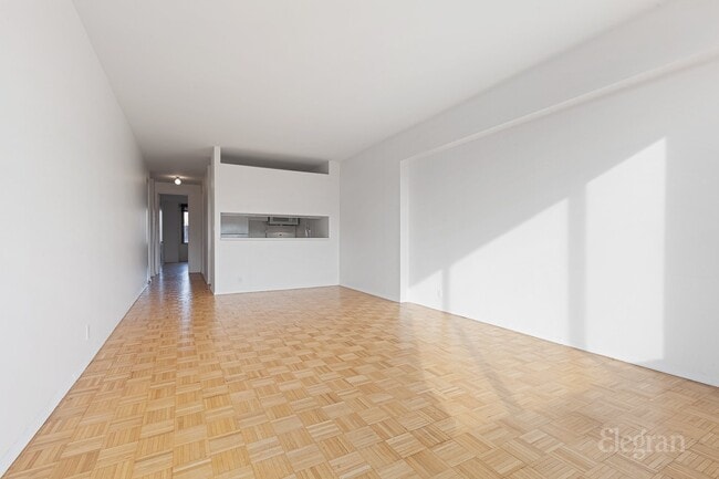Building Photo - 101 W 79th St