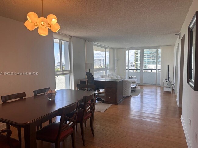 Foto del edificio - 3200 Collins Ave