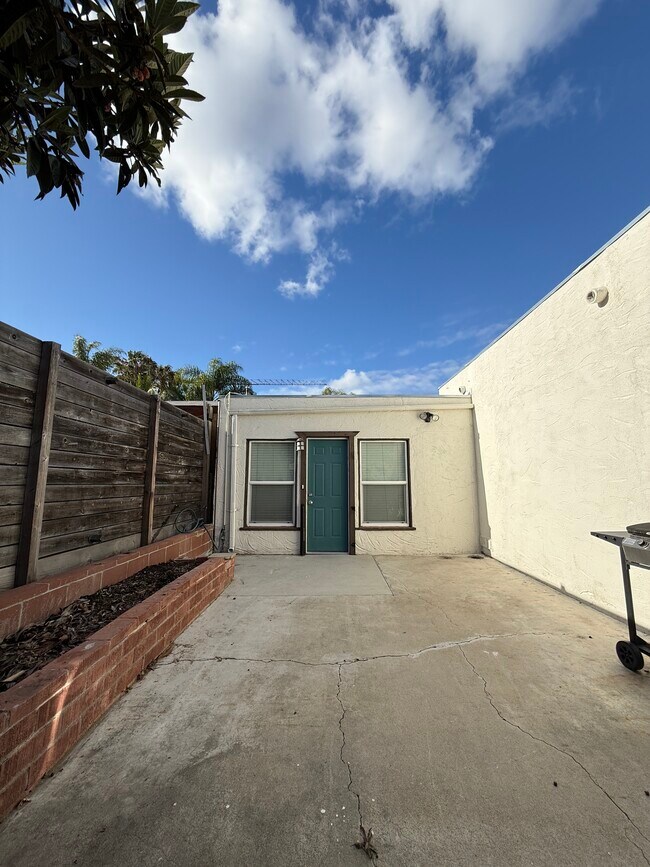 Foto del edificio - 3264 Landis St
