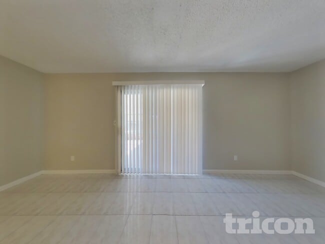 Foto del edificio - 405 Pirinen Ln