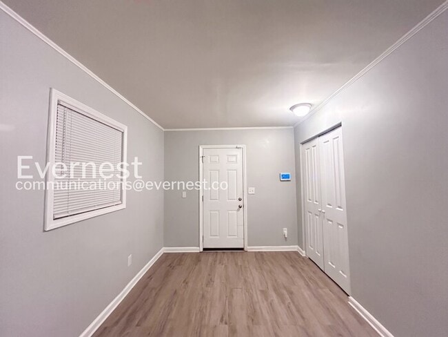 Foto del edificio - 5267 Joan of Arc Pl