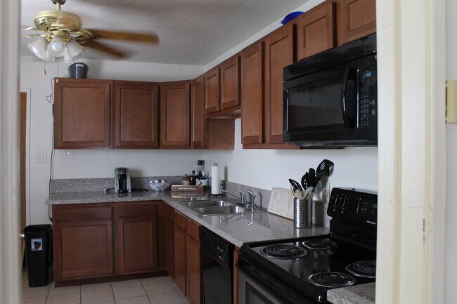 Foto del edificio - 1328 E Lee St