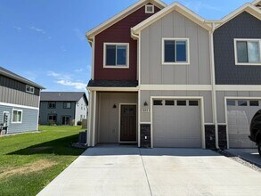 Building Photo - 1300 Westwood Cir