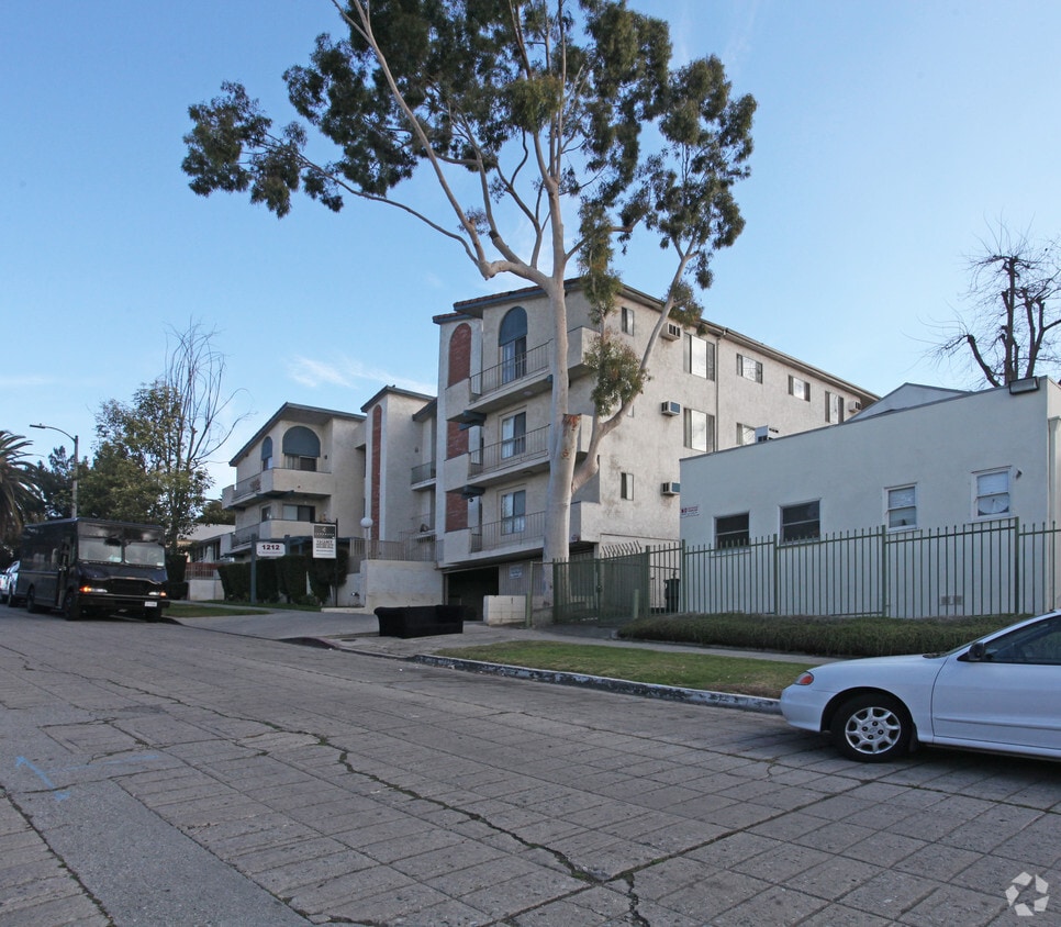 Building Photo - 1212 N Westmoreland Ave
