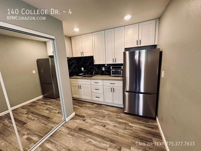 Building Photo - 140 College Dr