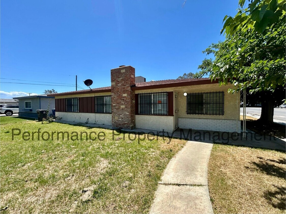 Primary Photo - Cute 3 Bed/2 Bath Home in SE Bakersfield w...