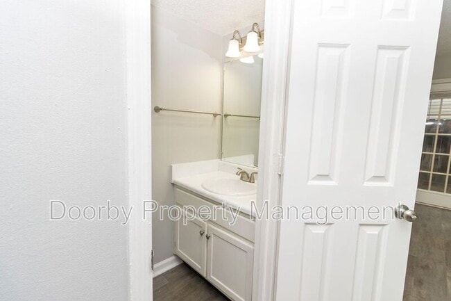 Building Photo - 2827 Dayton Blvd