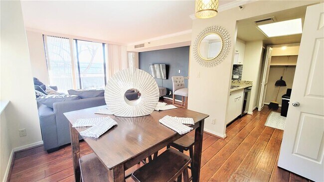 Foto del edificio - 3525 Sage Rd