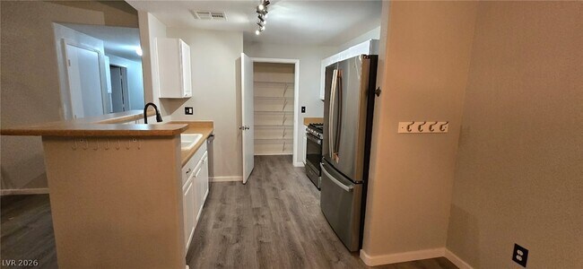Foto del edificio - 8250 N Grand Canyon Dr