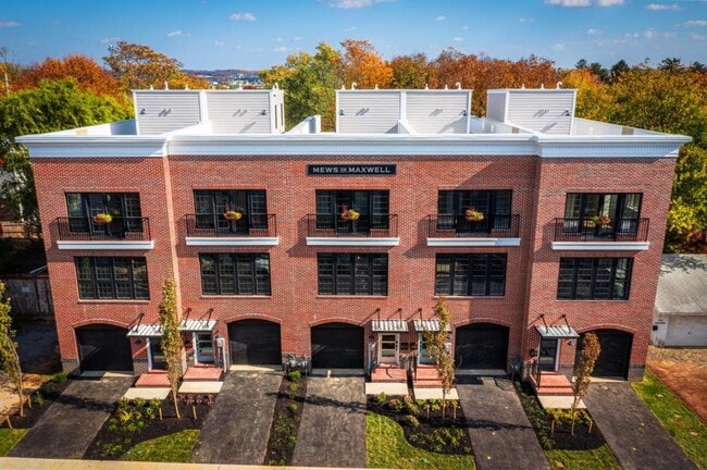 Building Photo - 418 N Maxwell Ave