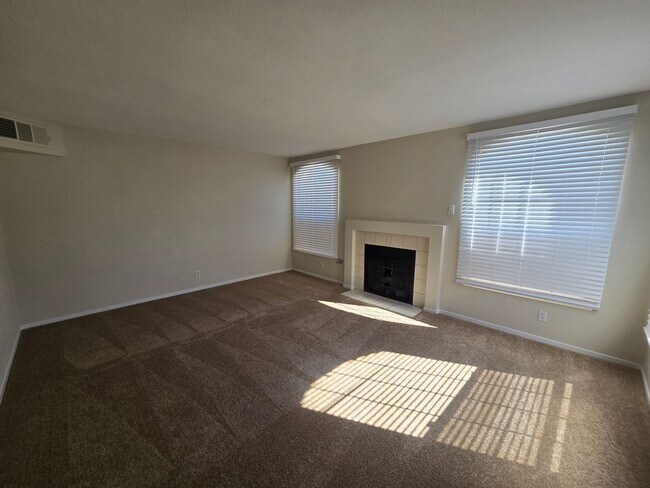 Foto del edificio - 2804 Crystal Lantern Dr