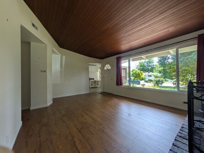 Living Room - 324 NE 157th St