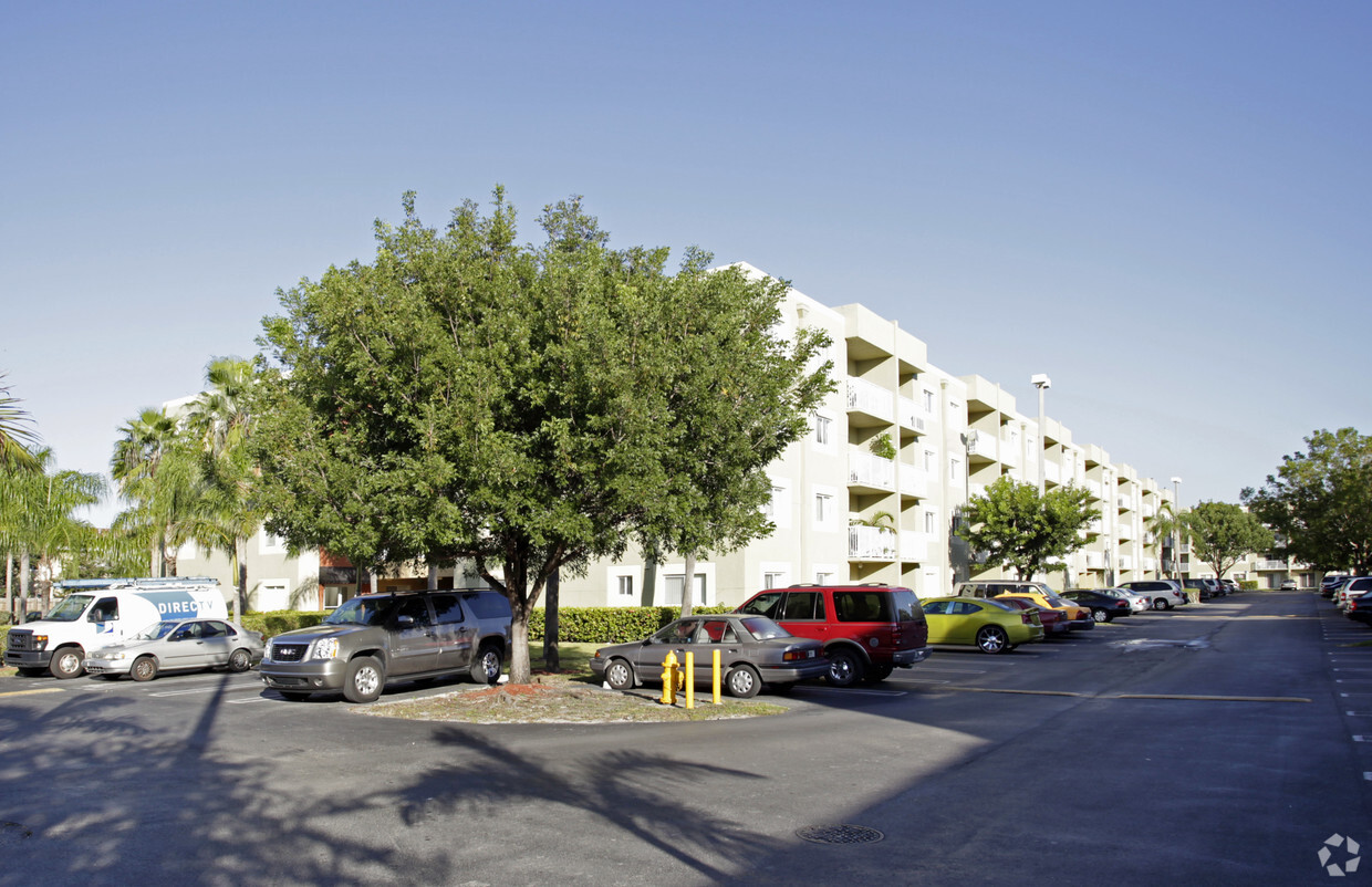 Side View - Vizcaya Villas Apartments