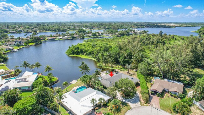 Foto del edificio - 6767 Tradewind Way