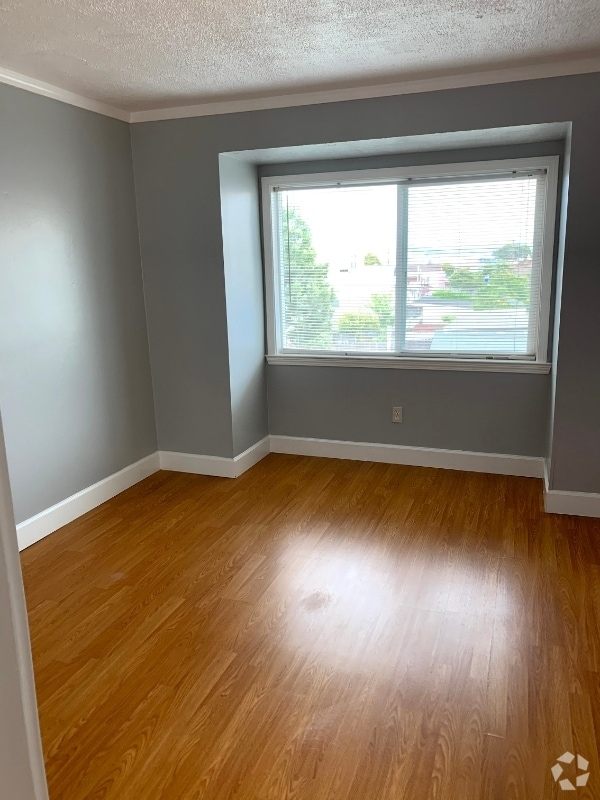 Building Photo - 151 Evergreen Ave