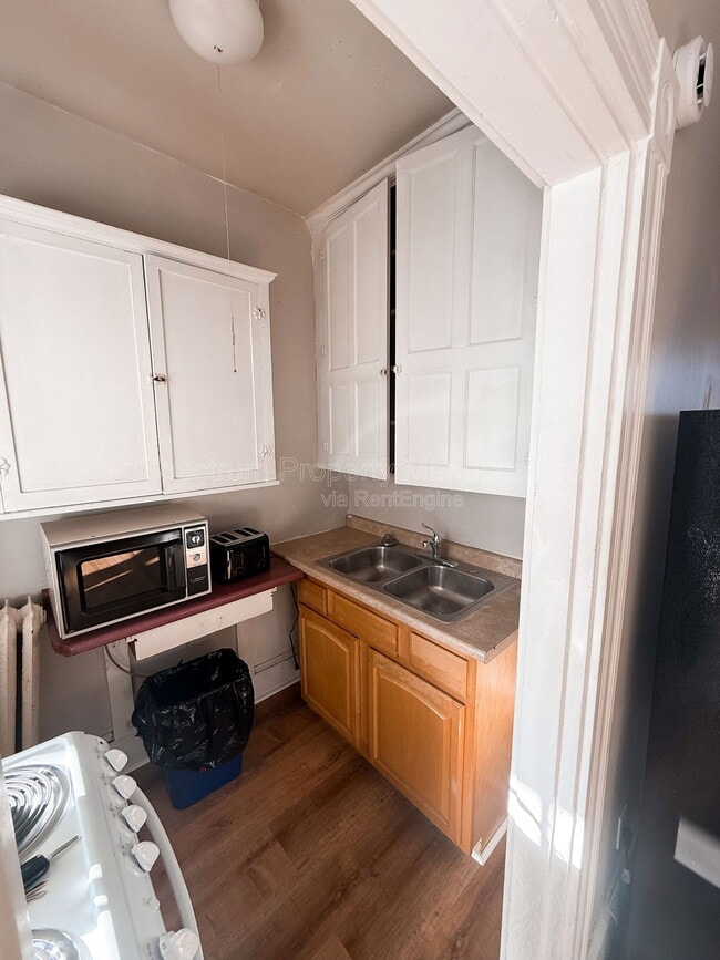 Building Photo - 30 Pleasant St