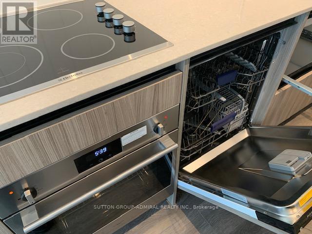 Building Photo - 7950 Bathurst St