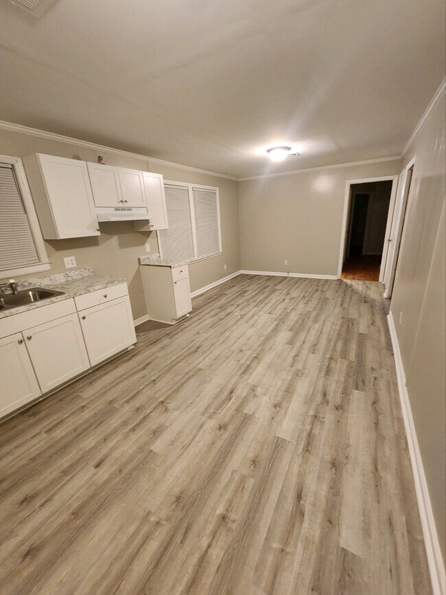 Foto del edificio - 800 Cindy Dr