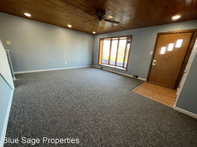 Building Photo - 3 br, 1.5 bath House - 1566 Summit St
