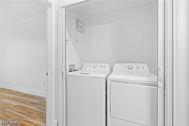Foto del edificio - 1225 Reserve Way