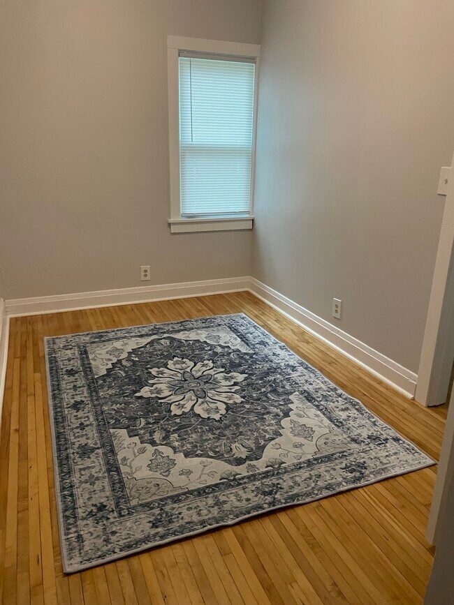 Oficina - 220 S 61st Ave W
