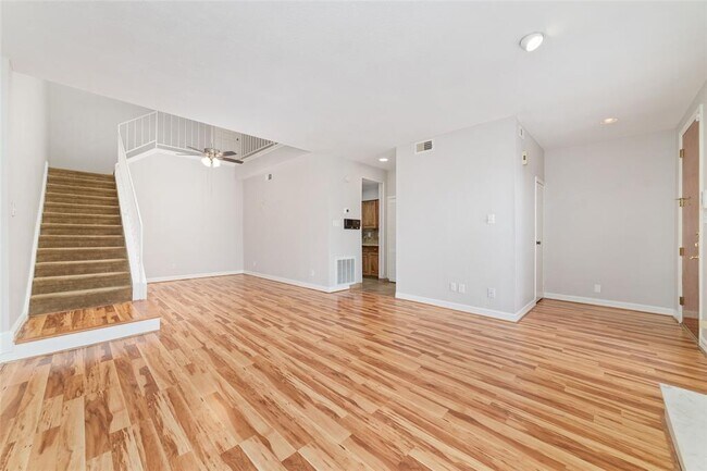 Building Photo - 1116 Bering Dr