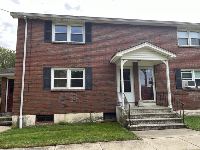 Building Photo - 616 Norwich Ave