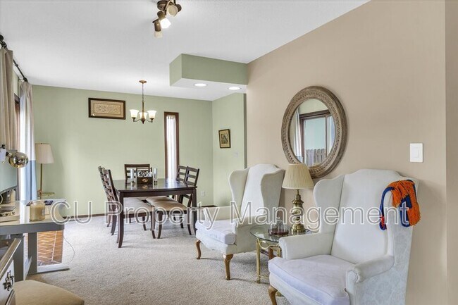 Foto del edificio - 1 Lyndhurst Village Court - 1