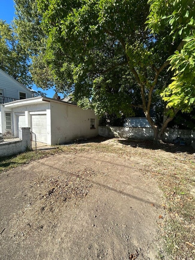 Building Photo - 4902 Burnham Ave