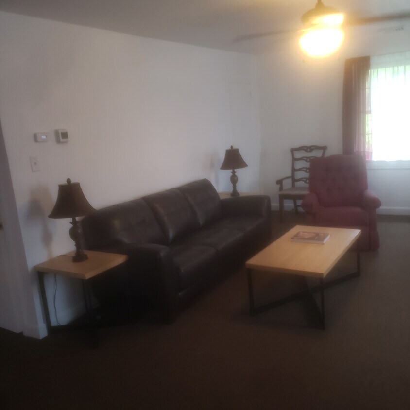 Building Photo - 216 Green Ave