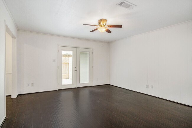 Foto del edificio - 14304 Misty Meadow Ln