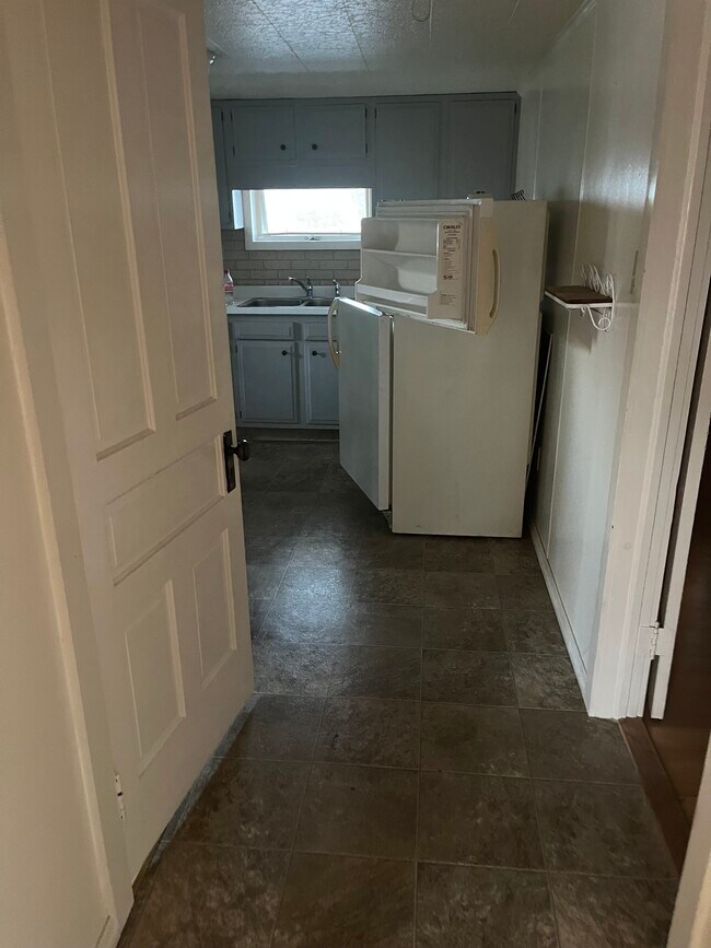 Kitchen - 326 W 3rd St
