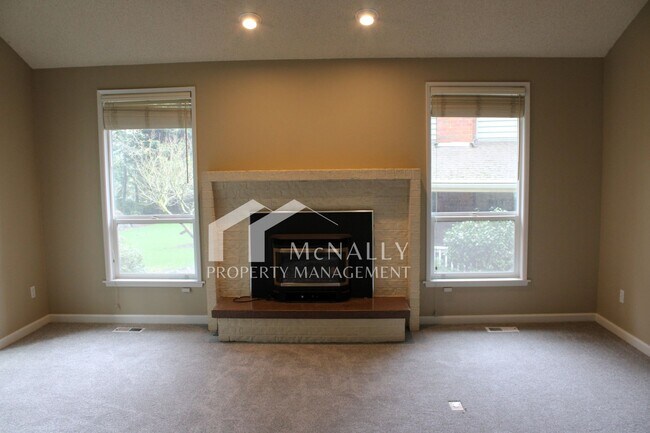 Foto del edificio - Beautiful 3BR Home in Cul-de-Sac – Loft, Deck & 3-Car Garage