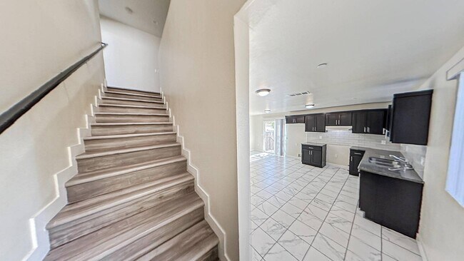 Foto del edificio - 630 1/2 W 79th St