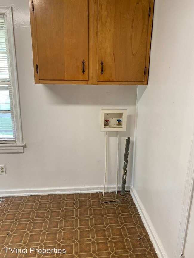 Building Photo - 2 br, 1 bath House - 2405 Dallas Avenue
