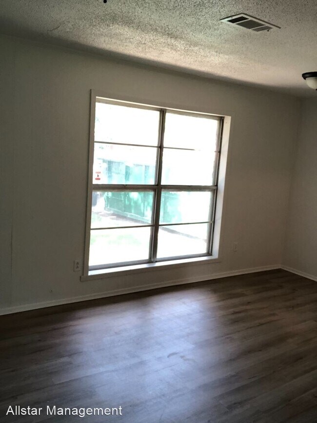 Foto del edificio - 3 br, 1.5 bath House - 223 Noble St