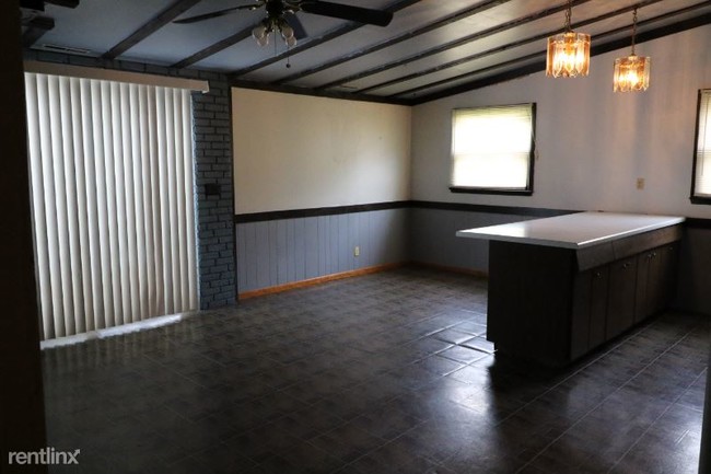 Building Photo - 2 br, 1 bath House - 1014 3rd Ave