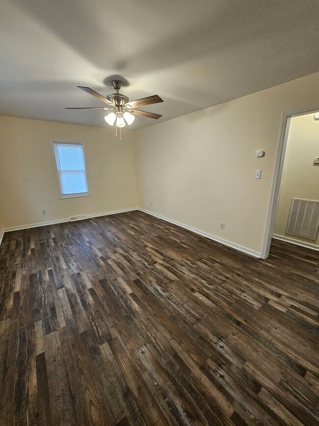 Foto del edificio - 2 BR with office/bonus!  Looks New!