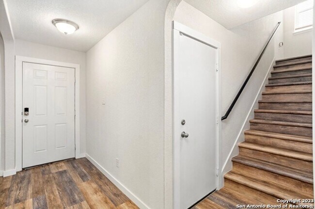 Building Photo - 4 Bedroom/2.5 Bath Copper Canyon Subdivision
