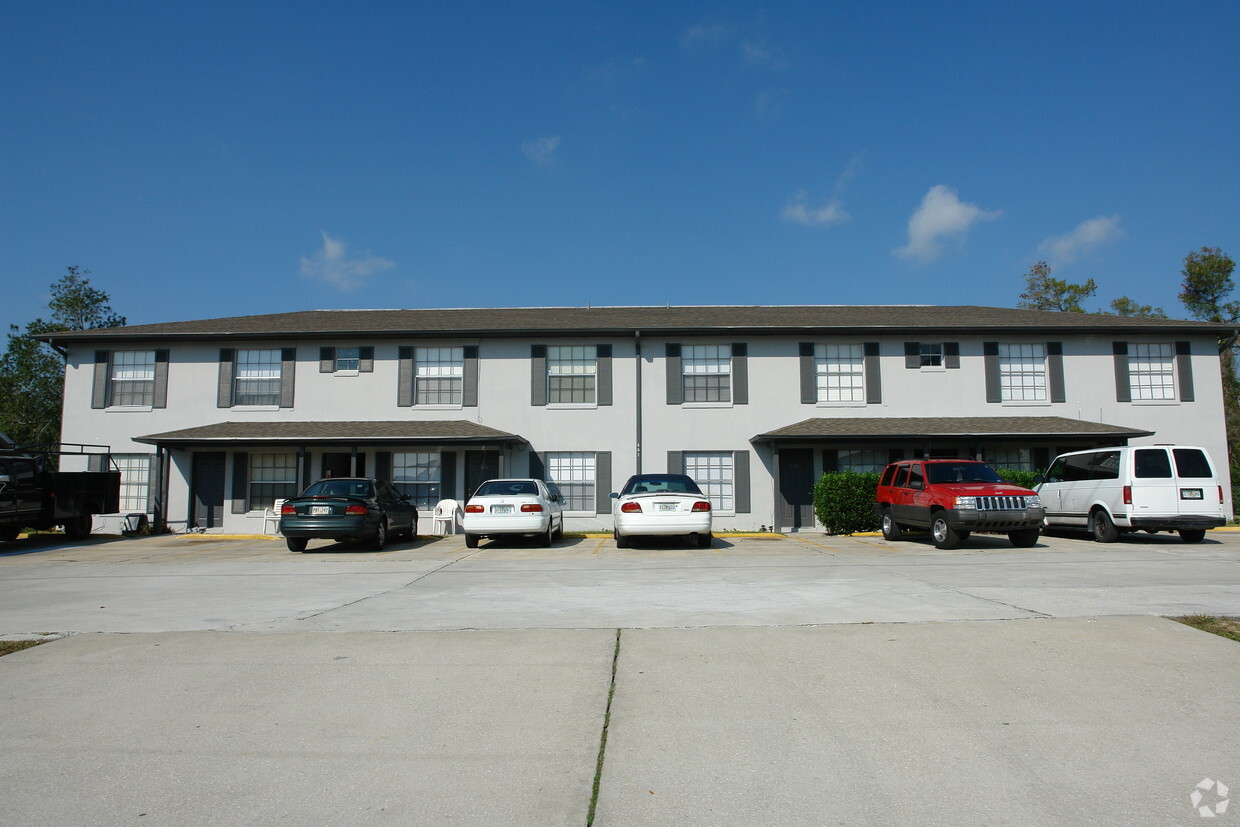 Deltona Gardens Apartments