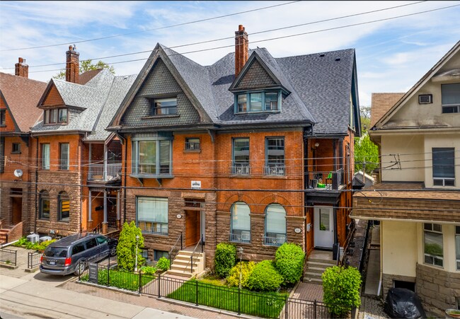 Photo du bâtiment - 101-103 Spadina Rd