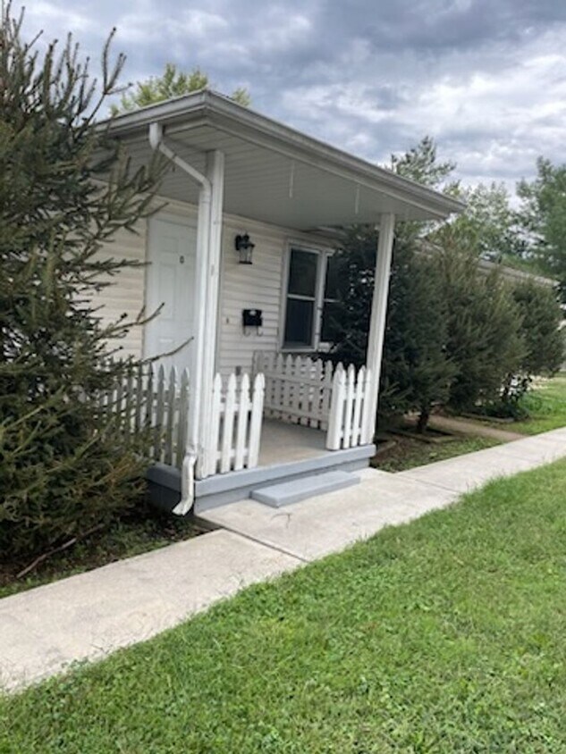 Primary Photo - 741 S New Ave