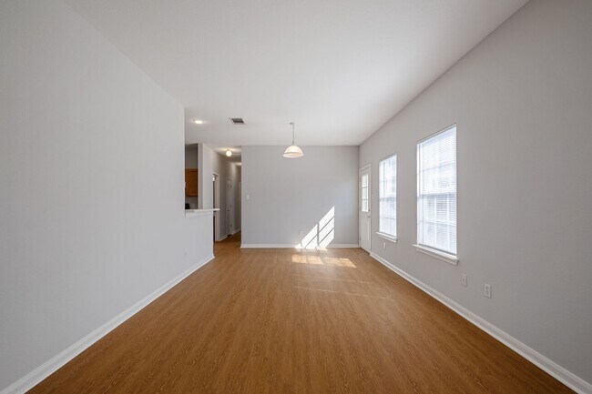 Foto del edificio - Now Leasing – 3 Bedroom, 2 Bath Duplex in the Heart of Leander!